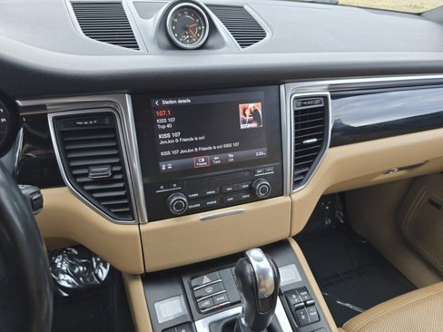 Used 2018 Porsche Macan image 40