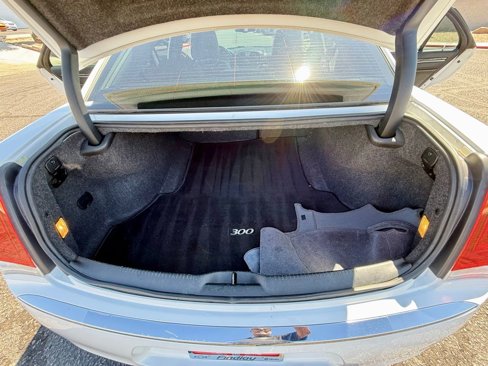 Used 2017 Chrysler 300 C image 21