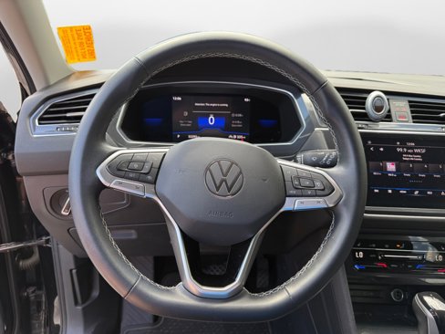 Certified 2022 Volkswagen Tiguan SE image 10