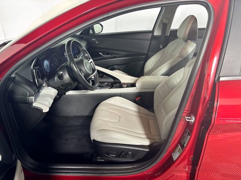 Used 2024 Hyundai Elantra Limited image 11