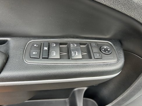 Used 2020 Chrysler 300 Touring L w/ 300 Premium Group image 10