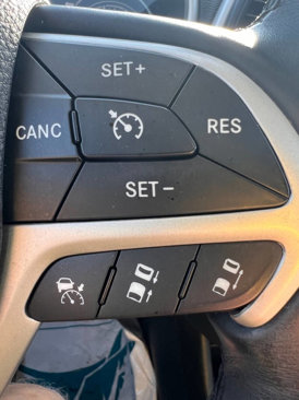 Used 2015 Jeep Cherokee Limited w/ Luxury Group image 37