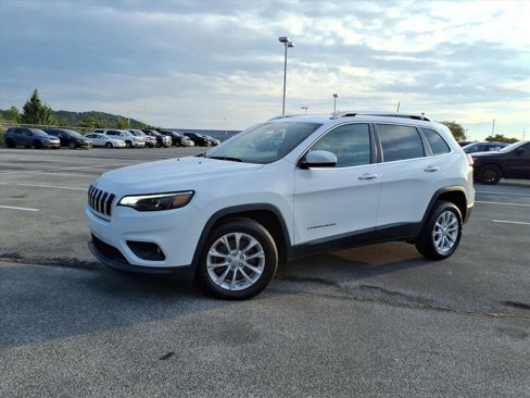 Certified 2019 Jeep Cherokee Latitude w/ Cold Weather Group image 1
