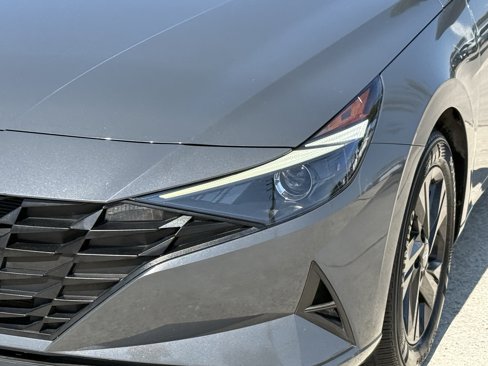 Used 2023 Hyundai Elantra SEL image 11