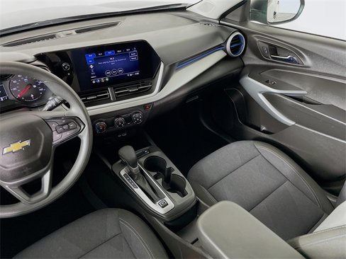 Certified 2025 Chevrolet Trax LS image 24