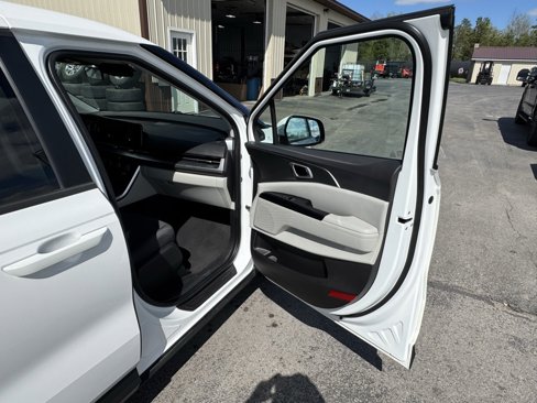 Used 2022 Kia Carnival LX image 33