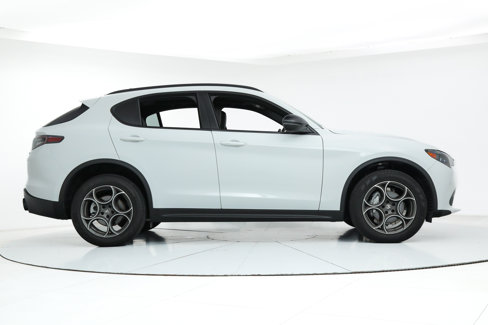 New 2025 Alfa Romeo Stelvio Sprint image 6