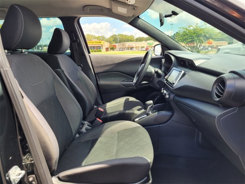 Used 2018 Nissan Kicks S image 17