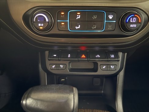 Used 2018 GMC Canyon Denali image 14