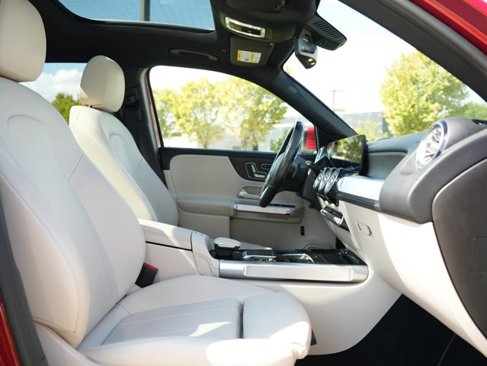 Certified 2021 Mercedes-Benz GLB 250 4MATIC w/ Premium Package image 44