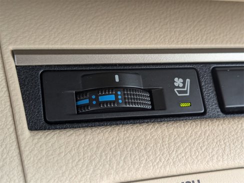 Used 2013 Lexus ES 300h image 24