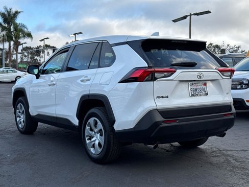 Used 2022 Toyota RAV4 LE image 10
