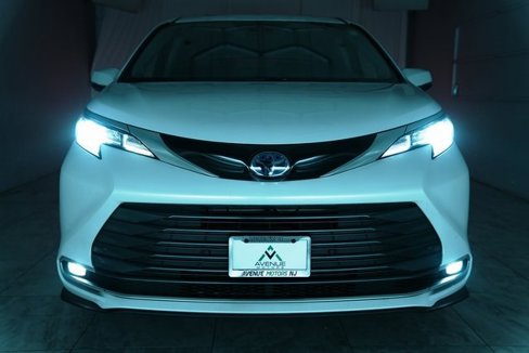 Used 2024 Toyota Sienna Limited image 49