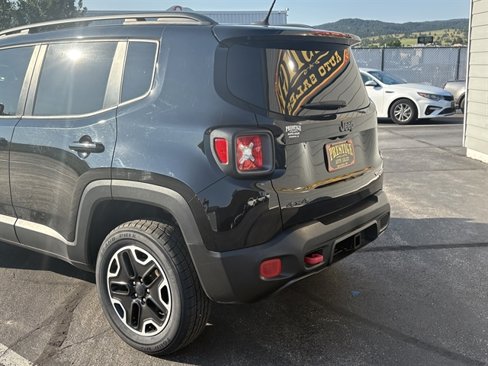 Used 2016 Jeep Renegade Trailhawk w/ Premium Trailhawk Package image 12