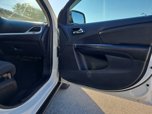 Used 2014 Dodge Journey SXT w/ Flexible Seating Group image 33