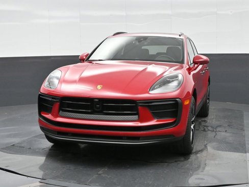 Used 2025 Porsche Macan image 12