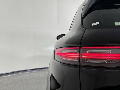 Certified 2023 Porsche Cayenne Platinum Edition image 16