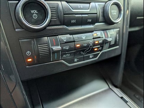 Used 2019 Ford Explorer XLT w/ Equipment Group 201A image 12