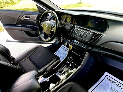 Used 2017 Honda Accord Sport image 12