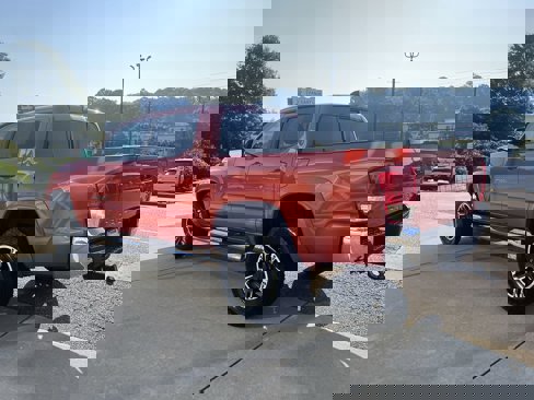 Used 2017 Toyota Tacoma SR5 image 6