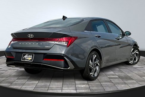 Used 2025 Hyundai Elantra Limited image 6