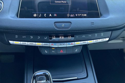 Used 2020 Cadillac XT4 Luxury w/ Cold Weather Package image 24