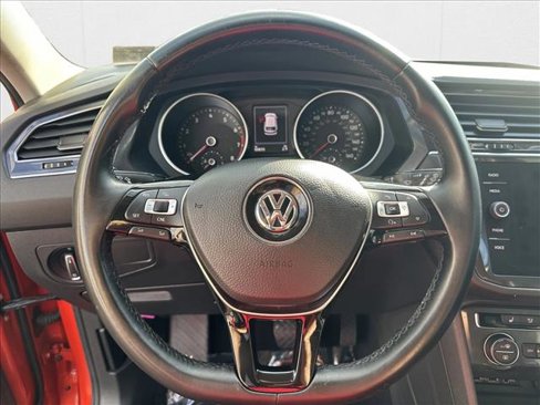 Used 2018 Volkswagen Tiguan SE w/ Panoramic Sunroof Package image 14