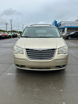 Used 2010 Chrysler Town & Country Touring image 3