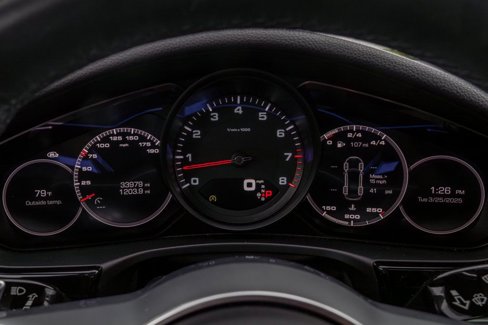 Used 2020 Porsche Panamera image 17