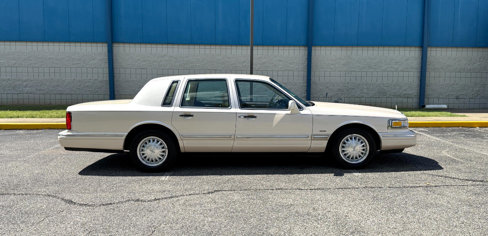Used 1996 Lincoln Town Car Cartier image 8