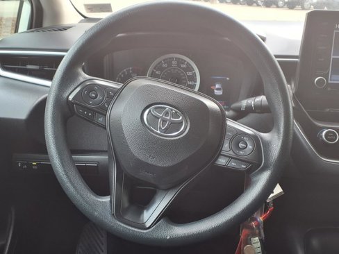 Used 2022 Toyota Corolla LE image 12