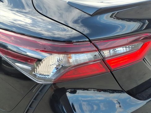 Used 2022 Toyota Camry SE image 12