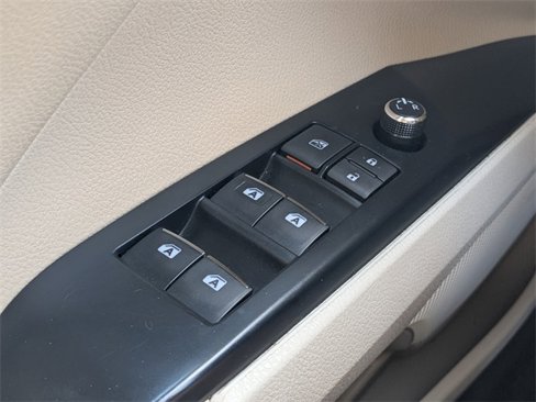 Used 2020 Toyota Camry XLE image 19