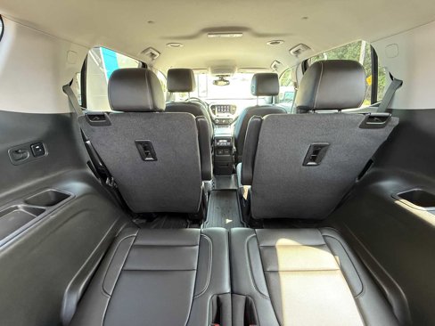 Used 2023 GMC Acadia SLT w/ Preferred Package image 32
