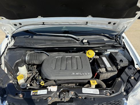 Used 2014 Dodge Grand Caravan SXT w/ Rear Park Assist Package image 32