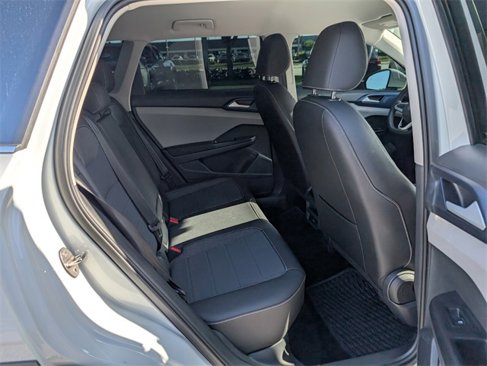 Certified 2024 Volkswagen Taos SE image 14