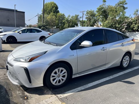 Used 2021 Toyota Prius LE w/ Carpet Mat Package (TMS) image 2