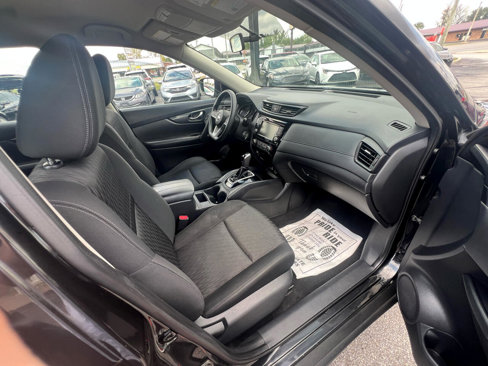 Used 2018 Nissan Rogue S image 19