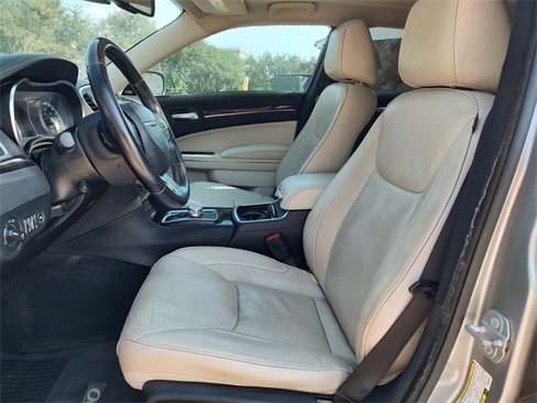 Used 2017 Chrysler 300 C image 30