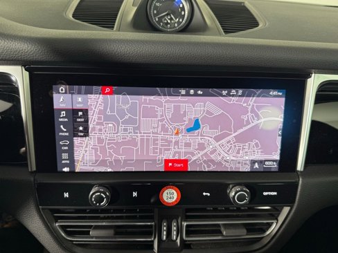Certified 2024 Porsche Macan image 30