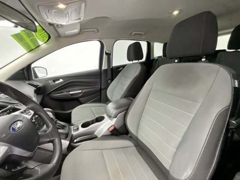 Used 2016 Ford Escape SE w/ SE Cold Weather Package image 4