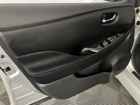 Used 2022 Nissan Leaf SV image 27
