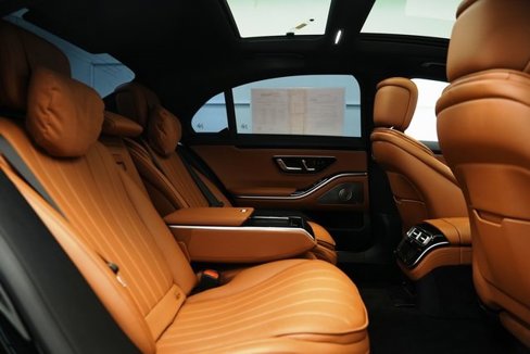 Used 2022 Mercedes-Benz S 580 4MATIC Sedan w/ AMG Line Package image 25