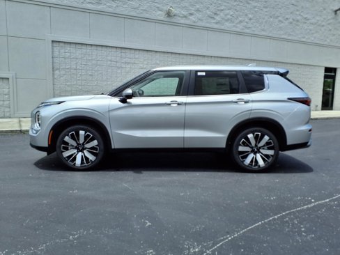 New 2025 Mitsubishi Outlander SE image 2