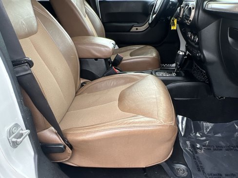 Used 2017 Jeep Wrangler 75th Anniversary image 30