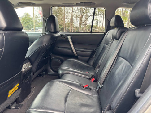 Used 2011 Toyota Highlander SE image 17