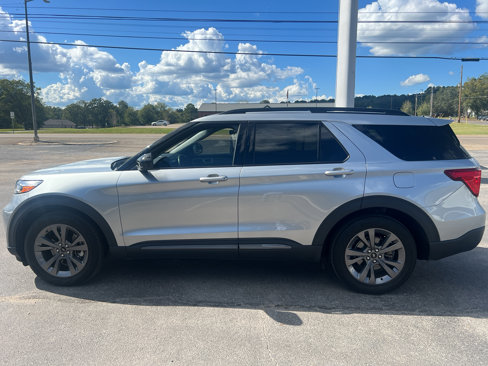 Used 2022 Ford Explorer XLT w/ Equipment Group 202A image 8