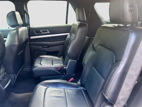 Used 2017 Ford Explorer XLT w/ Equipment Group 202A image 27