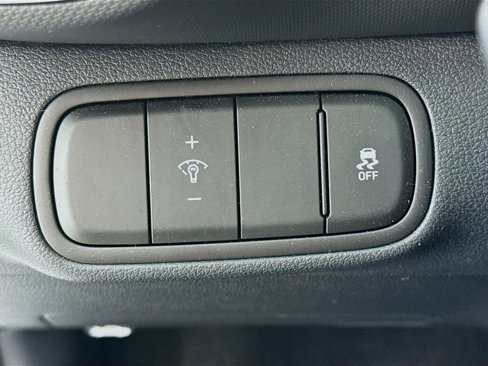 Certified 2025 Hyundai Venue SEL image 10