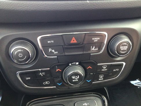Used 2021 Jeep Compass Limited image 11